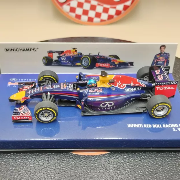 Minichamps Red Bull F1 Rb10 N 1 Season 2014 Sebastian Vettel 1:43 410140001