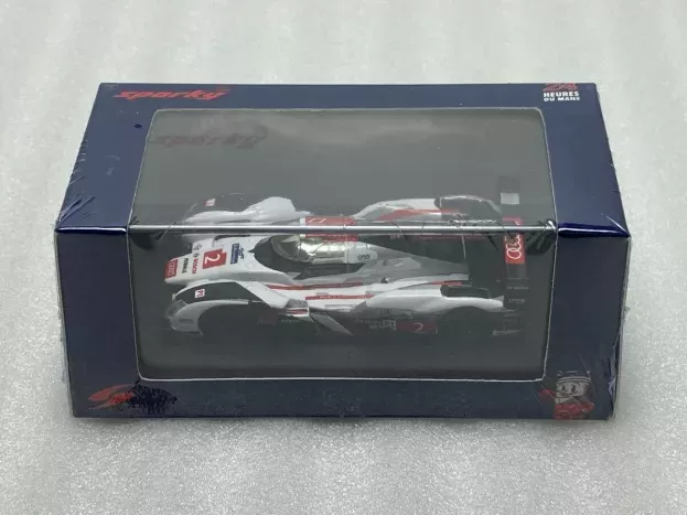 Spark Audi R18 E-tron Quattro Diesel 4.0l Turbo V6 Team Audi Sport Joest N 2 Winner 24h Le Mans 2014 A.lotterer M.fassler B.treluyer 1:64 Y091