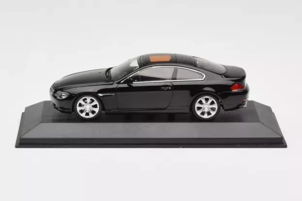 Minichamps Bmw 6-series Set 645ci Coupe 2004 + 635csi Coupe 1976 1:43 80420393306
