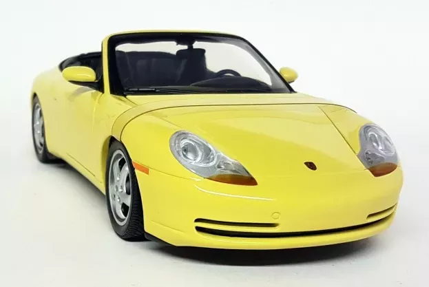UT Models Porsche 911 996 Carrera Cabriolet 2004 1:18 27906