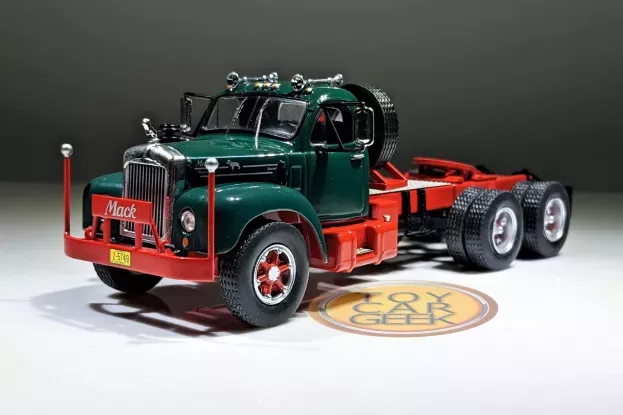 IXO Models Mack B61 Tractor Truck 3-assi 1953 1:43 TR104