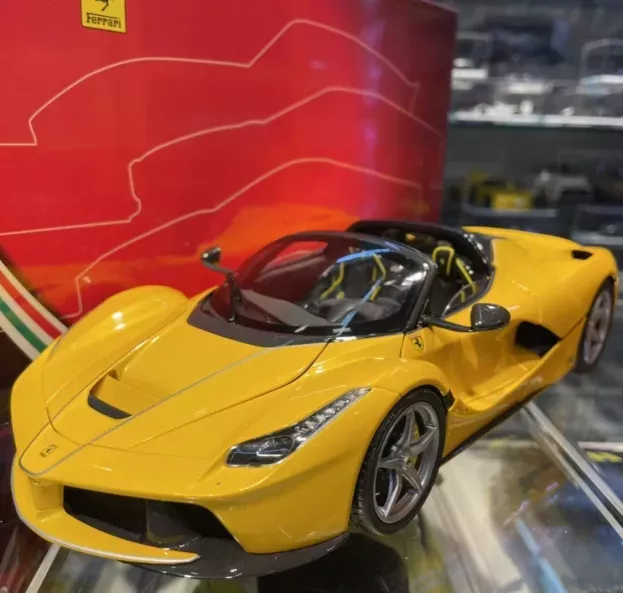 BBR Ferrari Laferrari Aperta Spider 2016 1:18 BBR182230