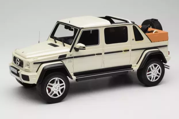 Schuco Mercedes G-class G650 V12 Landaulet Open Maybach 2017 1:18 450017800