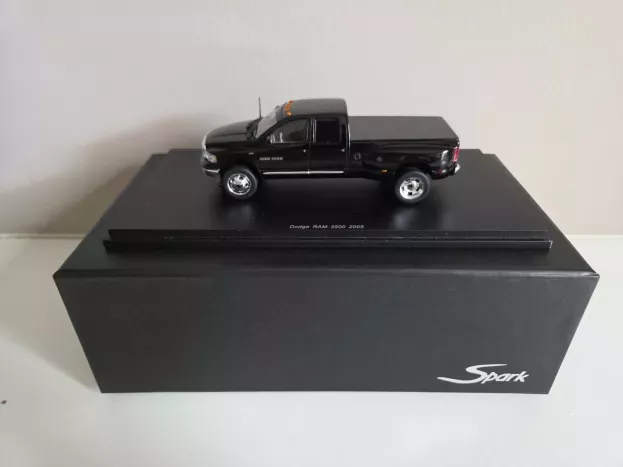 Spark Dodge Ram 3500 2005 Heavy Duty 4x4 1:43 S0869