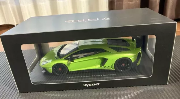 Kyosho Lamborghini Aventador Lp750-4sv Superveloce 2015 1:18 09521G