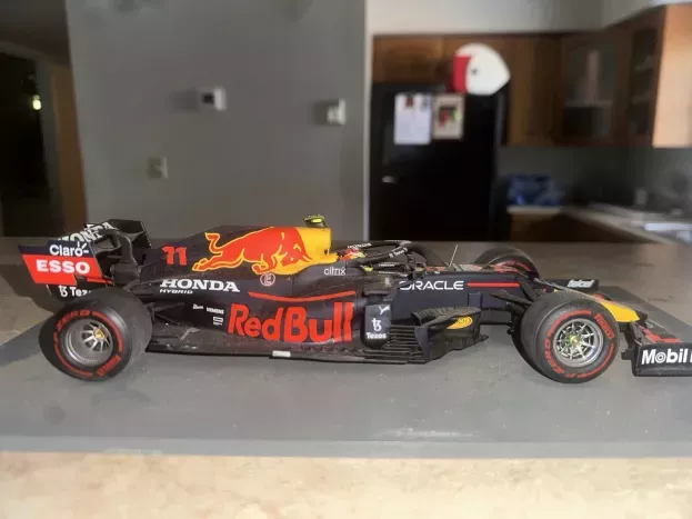 Spark Red Bull F1 Rb16b Honda Ra620h Team Red Bull Racing N 11 Winner Azerbaijan Gp 2021 Sergio Perez With Pit Board 1:18 18S583