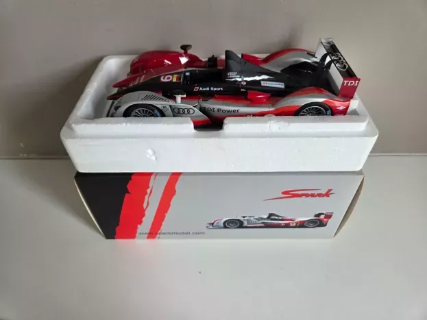 Spark Audi R15 Tdi Plus 5.5l Turbo V10 Diesel Team Audi Sport North America N 9 Winner 24h Le Mans 2010 Romain Dumas Timo Bernhard Mike Rockenfeller 1:18 18LM10