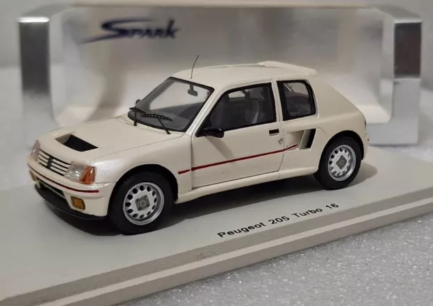 Spark Peugeot 205 T16 Road Version 1:43 S1263