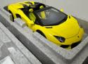 AUTOart Signature 1/18 Lamborghini Aventador LP700-4 Roadster Yellow 2012 #74699