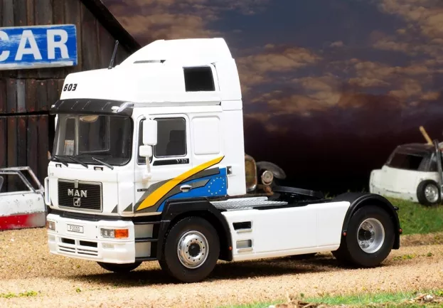 IXO Models Man F2000 19.603 Tractor Truck 2-assi 1994 1:43 TR174.22