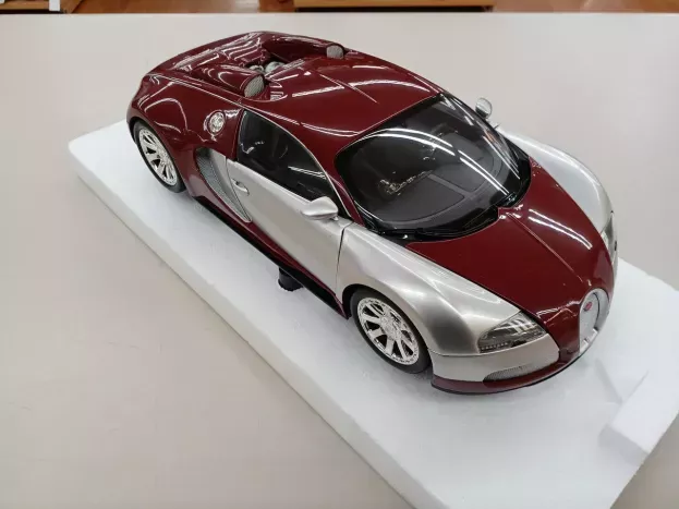 Minichamps Bugatti Eb16.4 Veyron Edition Centenaire 2009 1:18 100110851
