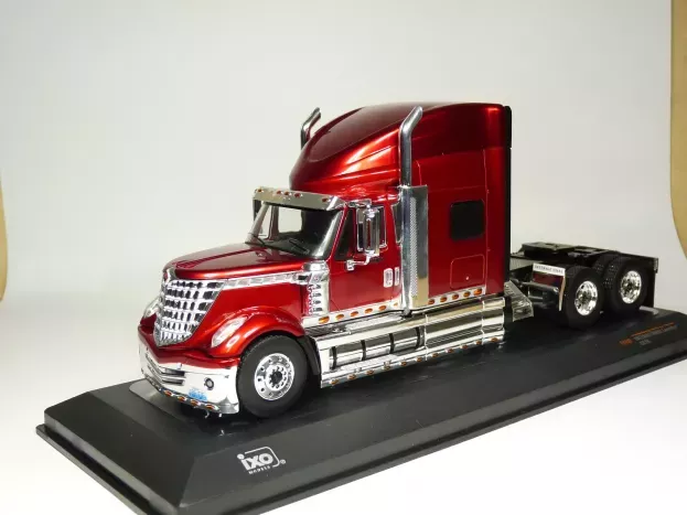IXO Models International Lonestar Tractor Truck 3-assi 2010 1:43 TR103