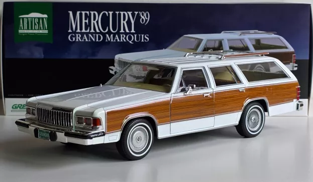Greenlight Mercury Grand Marquis Colony Park Station Wagon 1989 1:18 19067