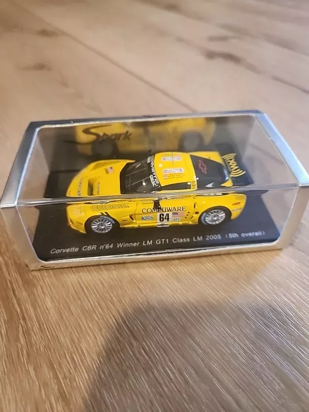 Spark Chevrolet Corvette C6r 7.0l V8 Team Corvette Racing N 64 Winner Gt1 Class 24h Le Mans 2005 Oliver Gavin Olivier Beretta Jan Magnussen 1:43 S0172