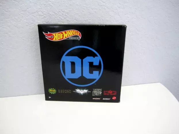Hot Wheels Batman Set Assortment 5 Pieces Batmobile Movie Batman Classic Tv Series Batman The Dark Knight Rises Justice League The Batman 1:64 GRM17