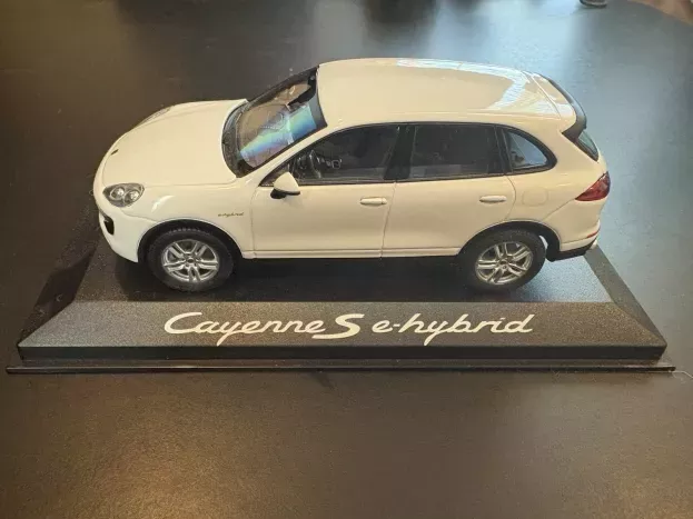 Minichamps Porsche Cayenne S E-hybrid 2014 1:43 WAP0200040E