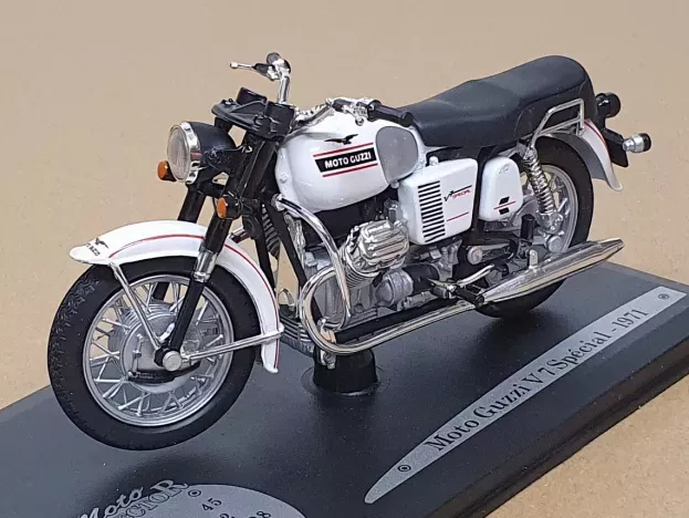 Solido Moto Guzzi V7 Special 1971 1:18 84040