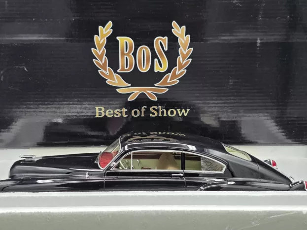 BoS Models Cadillac Series 62 Club Sedanette 1949 1:18 BOS292
