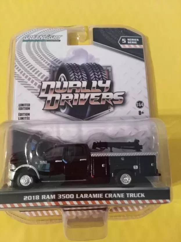 Greenlight Dodge Ram 3500 Pick-up Laramie Crane 2018 1:64 46050B