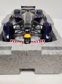 AUTOart 1/18 die cast model racer: 18108 RED BULL X2010 S. VETTEL