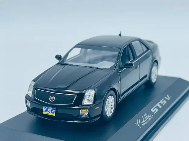 Norev Cadillac Sts V 1:43 910016