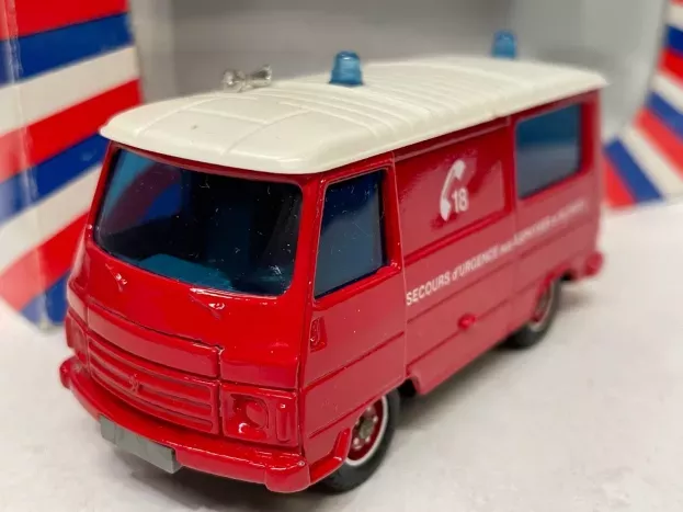Solido Peugeot J9 Van Brigade De Sapeurs Pompiers Ambulance De Reanimation Fire Engine 1978 1:50 2126
