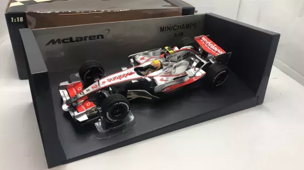Minichamps Mclaren F1 Mp4 22 N 2 Vodafone Race Version 2007 Lewis Hamilton 1:18 530071802