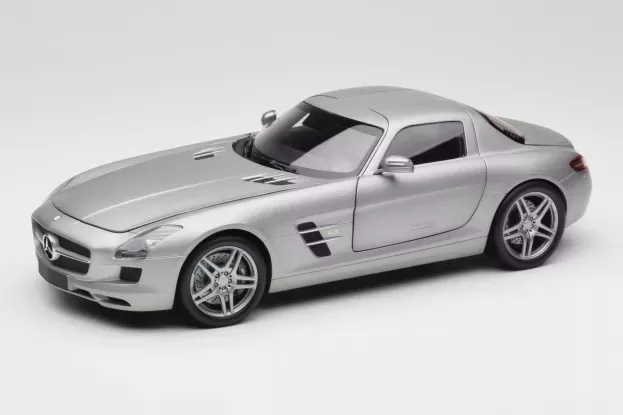 Minichamps Mercedes Sls Coupe 6.3 Amg c197 2010 1:18 100039025