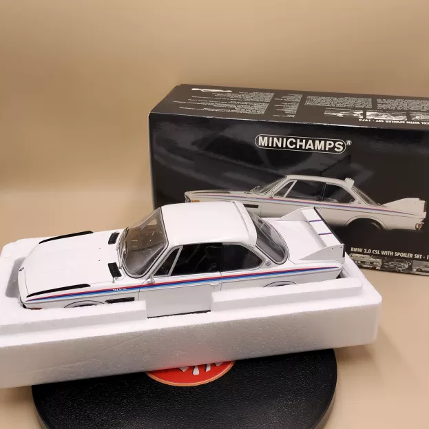 Minichamps Bmw 3.0csl With Spoiler 1973 1:18 180029021
