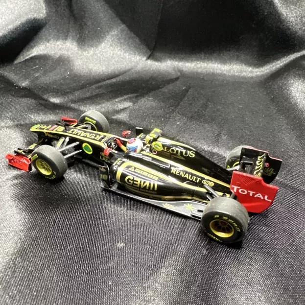 Minichamps Renault F1 Rs31 Lotus N 10 Race Version 2011 V.petrov 1:43 410110010