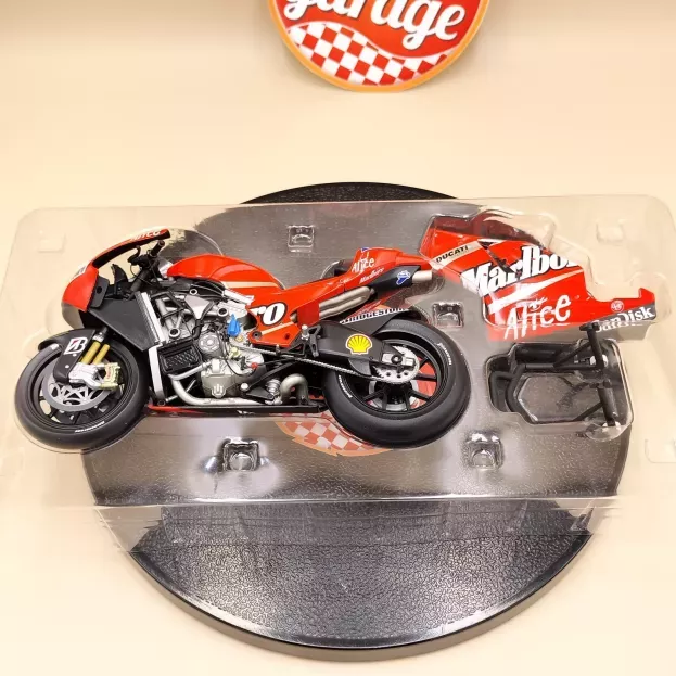 Minichamps Ducati Desmosedici N 27 Motogp World Champion 2007 Casey Stoner 1:12 122070027