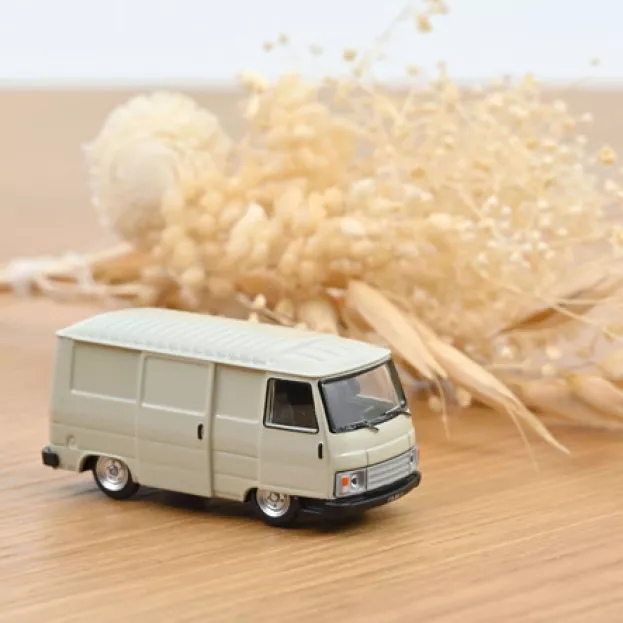 Norev Peugeot J9 Van 1981 1:87 472113