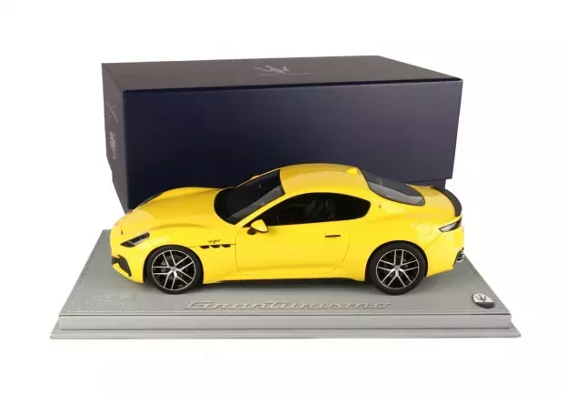 BBR Maserati Granturismo Trofeo 2023 Con Vetrina With Showcase 1:18 P18227C-VET