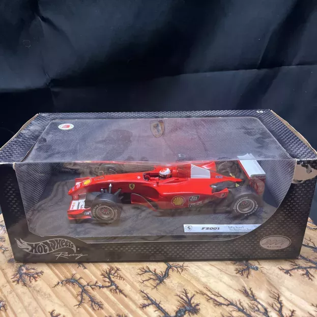 Hot Wheels Ferrari F1 F2001 N 1 Michael Schumacher Season 2001 World Champion sponsor 1:18 50202