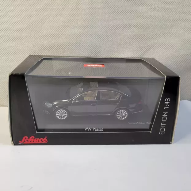 Schuco Volkswagen Passat Berlina 2011 1:43 7432