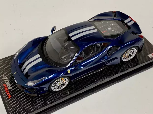MR Models Ferrari 488 Pista 2018 1:18 FE025E