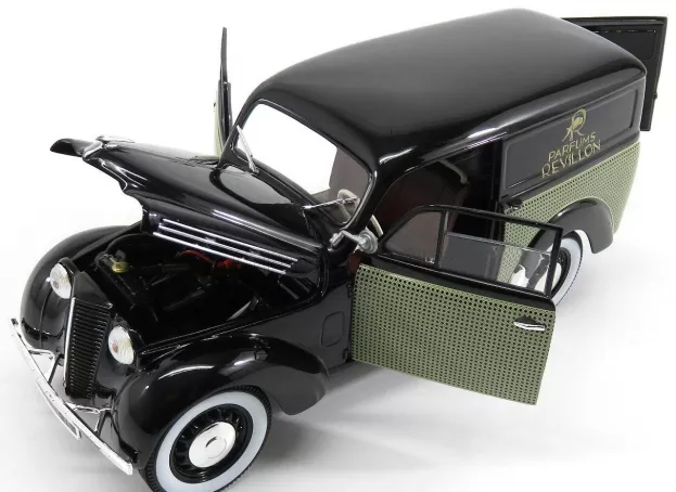 Norev Renault Juvaquatre Van Parfum Revillons 1953 1:18 185261