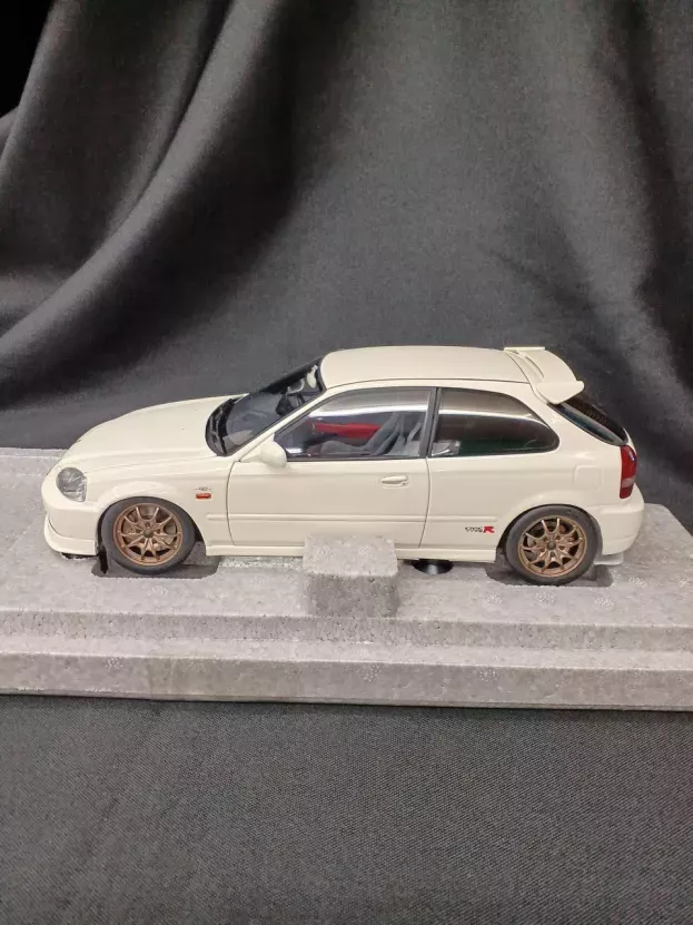 Motorhelix Honda Civic Ek9 Type R Mugen With Engine And Accessories 1999 1:18 M85025