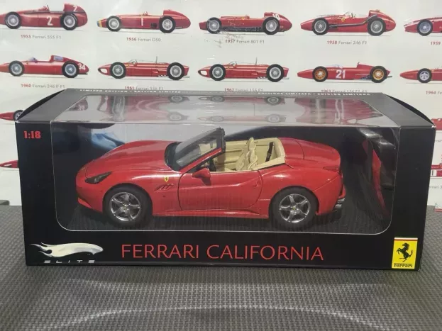 Hot Wheels Ferrari New California Spider 2009 Beige Interior 1:18 R9742