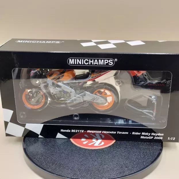 Minichamps Honda Rc211v N 69 Motogp 2006 Nicky Hayden World Champion 1:12 122061069