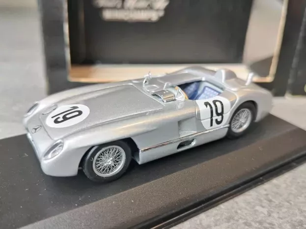 Minichamps Mercedes 300slr 3.0l S8 Team Daimler-benz Ag N 19 24h Le Mans 1955 J.m.fangio S.moss 1:43 432553000