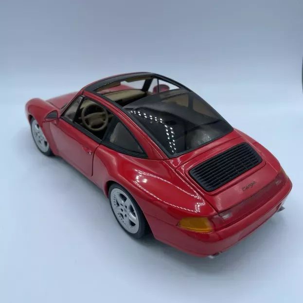 UT Models Porsche 911 993 Carrera Targa Coupe 1995 1:18 27821