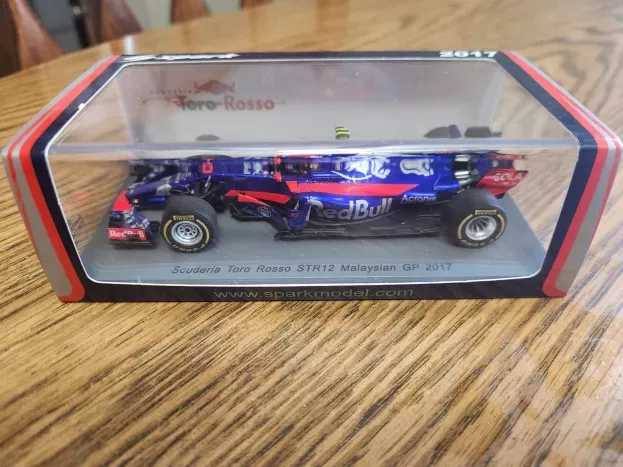 Spark Toro Rosso F1 Renault Str12 N 10 Malaysian Gp 2017 P.gasly 1:43 S5051