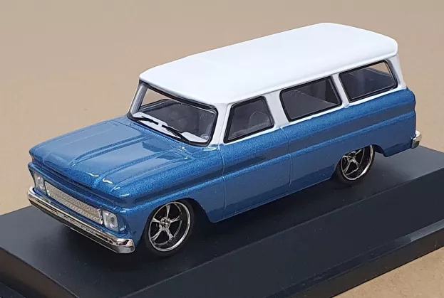 Greenlight Chevrolet Suburban Minibus Custom 1966 1:43 86059