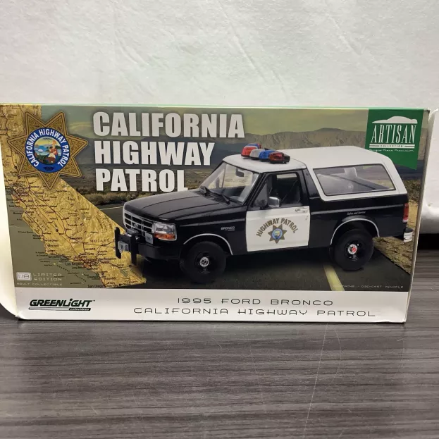 Greenlight Ford Bronco Hard-top Closed California Highway Patrol Police 1995 1:18 19089