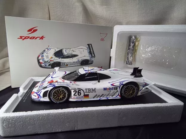Spark Porsche 911 Gt1-98 3.2l Turbo Team Porsche Ag Mobil-1 N 26 Winner 24h Le Mans 1998 Allan Mcnish Laurent Aiello Stephane Ortelli 1:18 18LM98