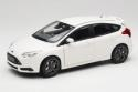 110082004 Ford Focus ST White Minichamps 1/18