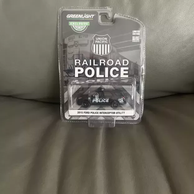 Greenlight Ford Utility Police Interceptor Railroad 2015 1:64 30386