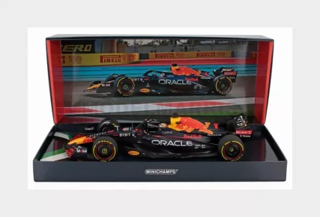 Minichamps Red Bull F1 Rb18 Team Oracle Red Bull Racing N 1 World Champion Winner Zandvoort Dutch Gp 2022 With Flag And Figure Max Verstappen 1:18 113223501
