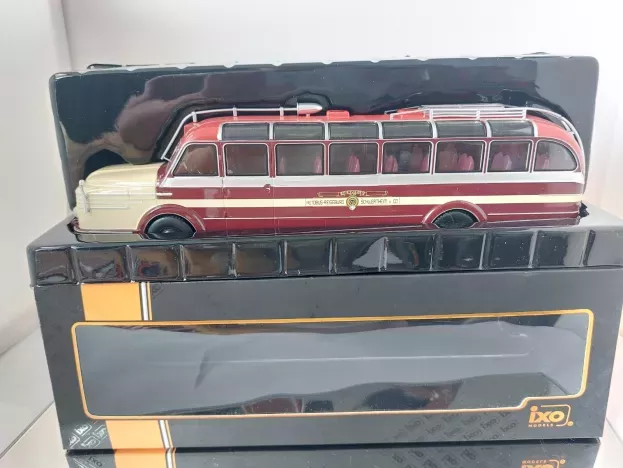 IXO Models Krupp Titan O80 Autobus Herzfeld 1952 1:43 BUS010